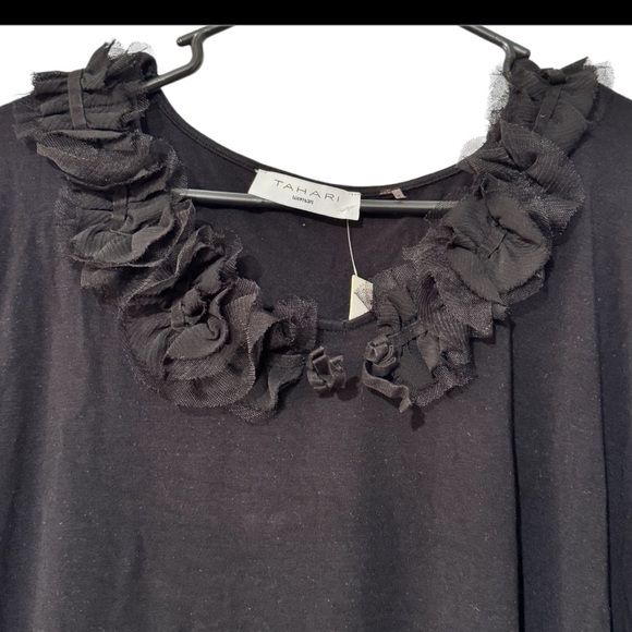 Tahari Plus Size Short Sleeve Black Ruffled Neckline Blouse Sz 3X - Picture 3 of 7